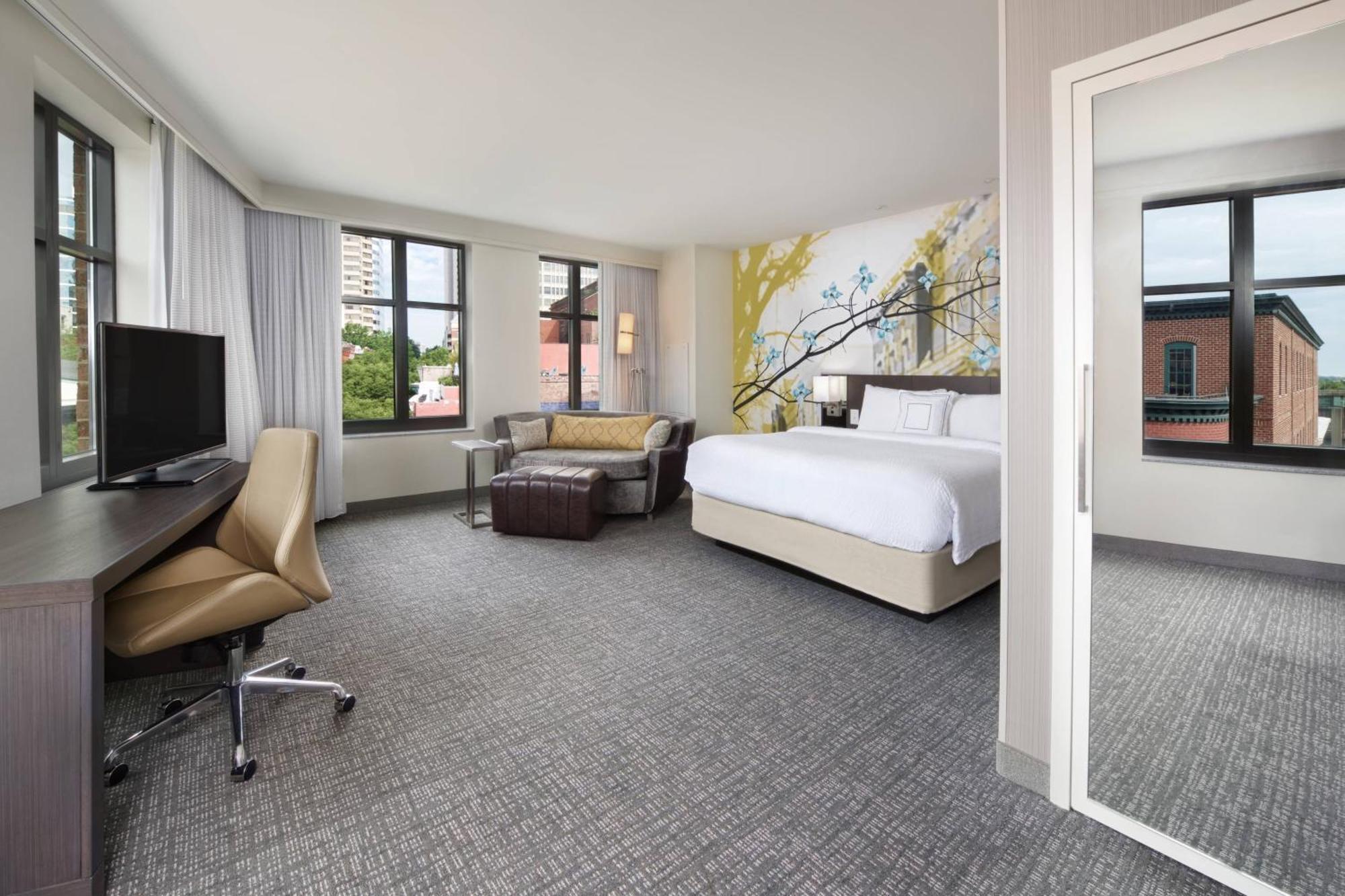 מלון Courtyard By Marriott Richmond Downtown מראה חיצוני תמונה