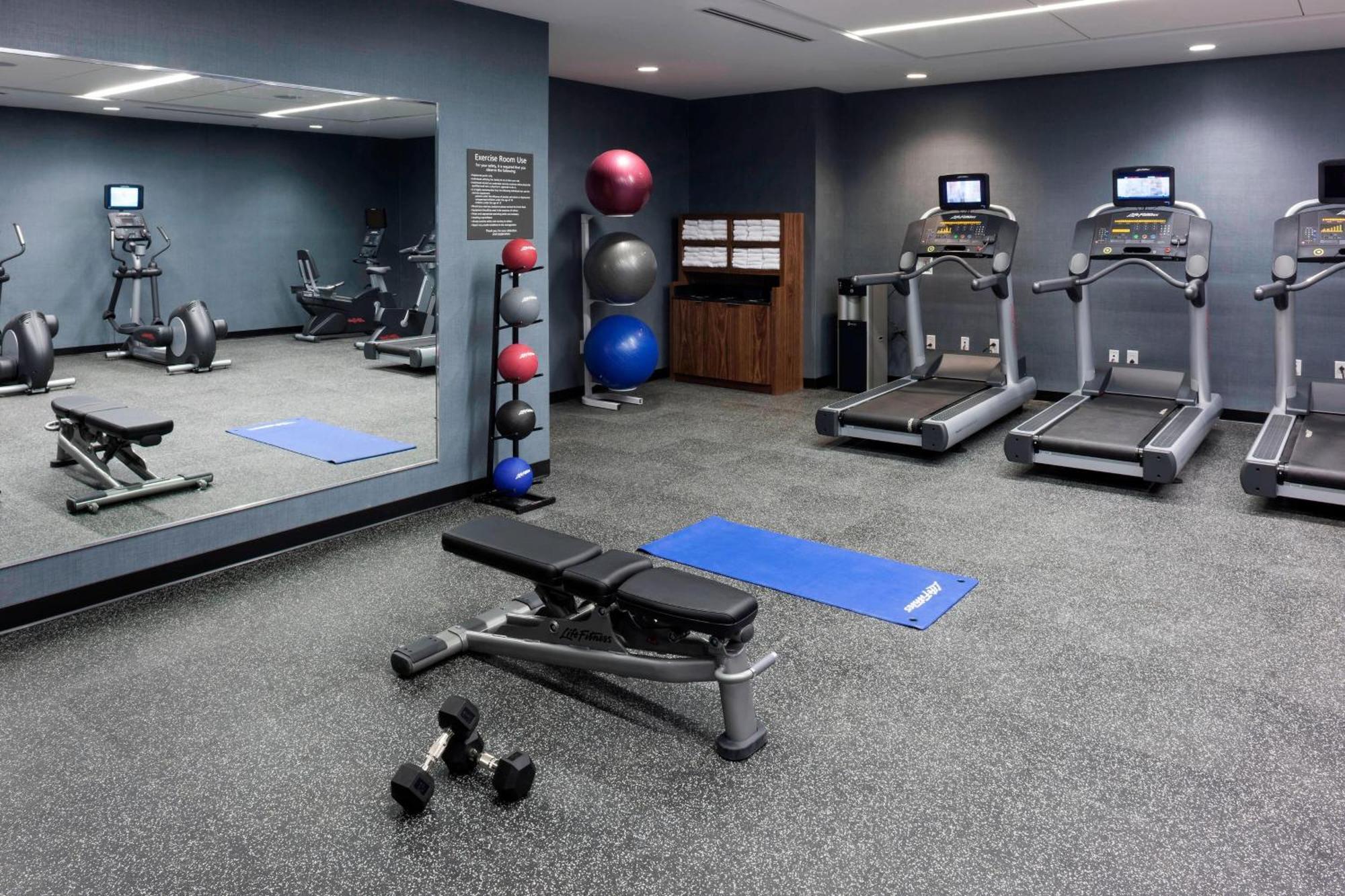 מלון Courtyard By Marriott Richmond Downtown מראה חיצוני תמונה