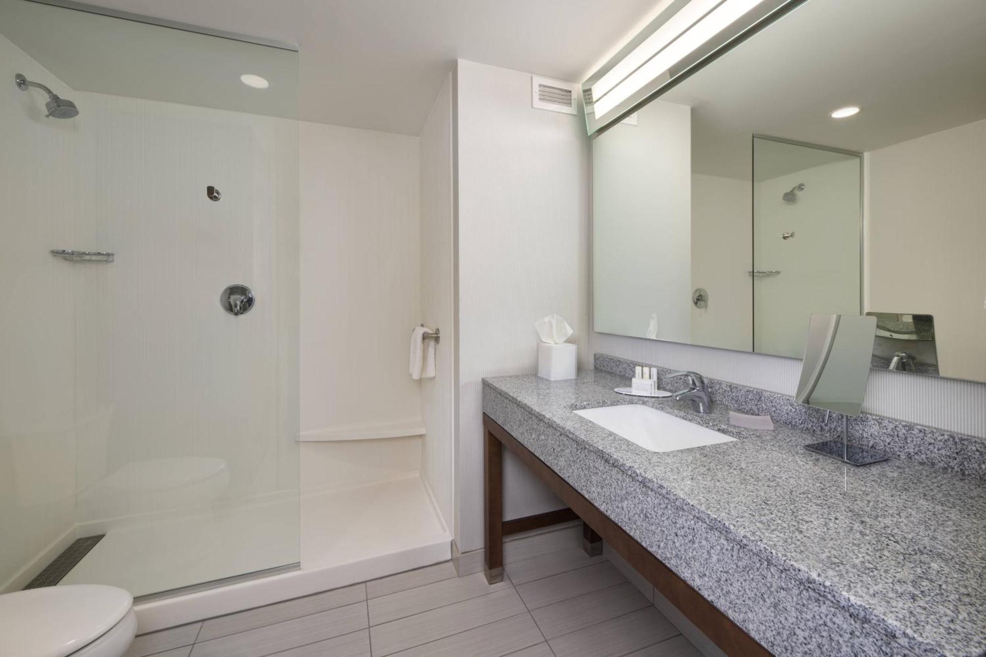 מלון Courtyard By Marriott Richmond Downtown מראה חיצוני תמונה