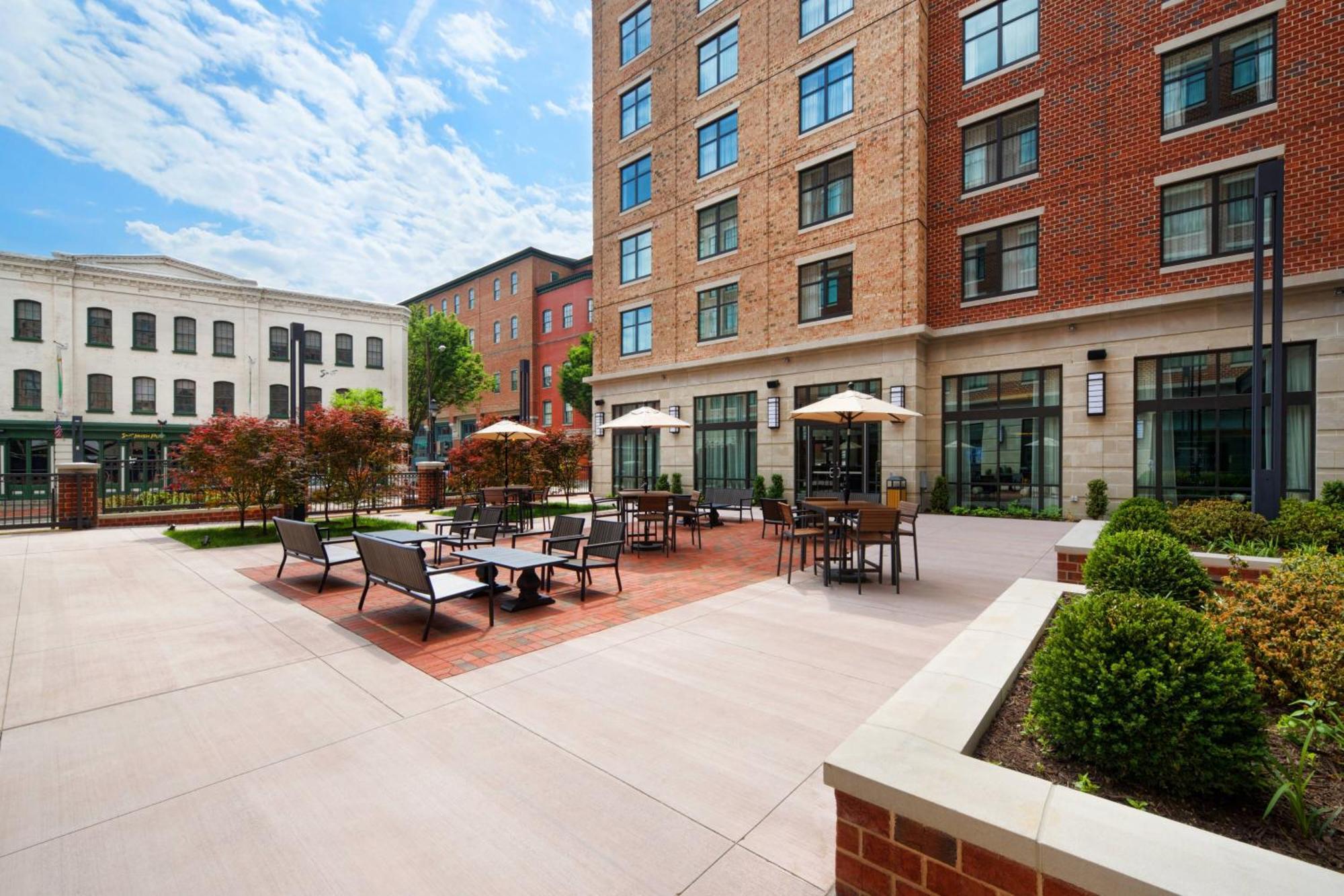 מלון Courtyard By Marriott Richmond Downtown מראה חיצוני תמונה