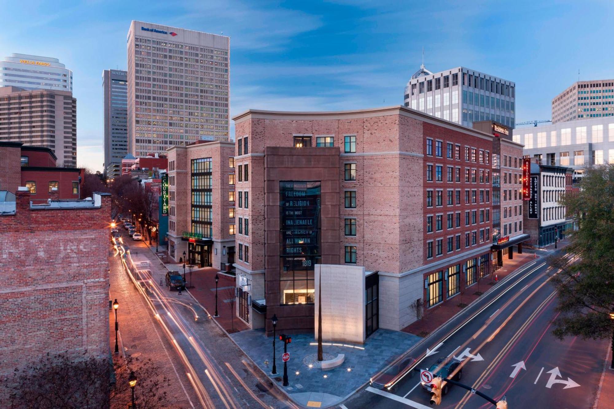 מלון Courtyard By Marriott Richmond Downtown מראה חיצוני תמונה